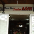 テールスープで有名なワルン!?ガイドブックに載っているお店、サンバルアシ(Sumber Asih)の写真2