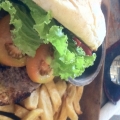 ハノマン通りのオーガニックカフェ、「KEBUN」ケブンで、ハンバーガーを食べてみたの写真4