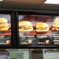 クタビーチのマクドナルドはドナルドもサーファーの写真4