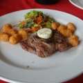 サヌールでビンタンの生ビールを飲みながらステーキを食べるならここ！ピカデリー（Piccadilly）の写真1